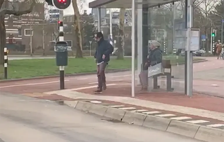 Als je toch op de bus moet wachten in Nijmegen...