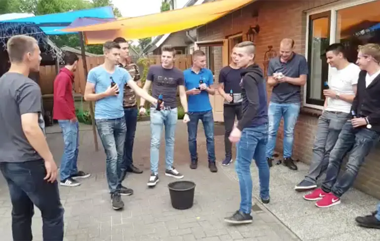 Altijd leuk: Eierdoppen afsluiting Herpinia A1
