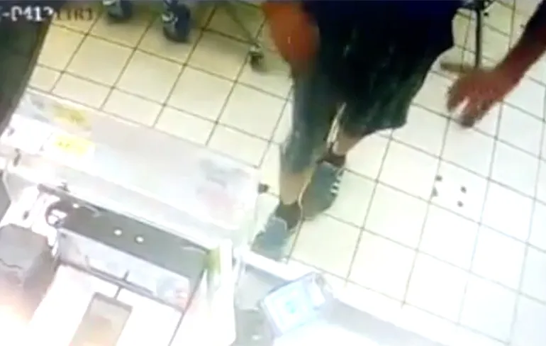 Altijd vervelend als je bij de kassa staat en je hebt buikkramp