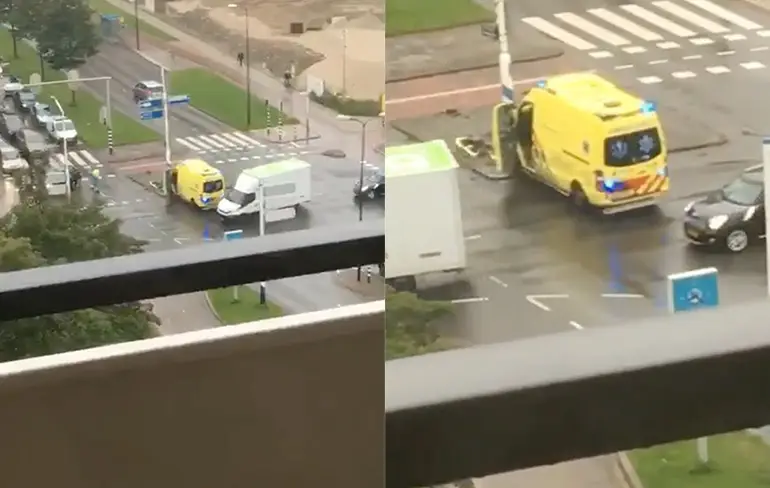 Ambulance in Rijswijk rijdt tegen een paal