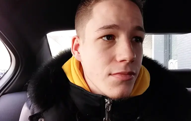 Angelo is nogal bezitterig, maar dat is nog niet het ergste...