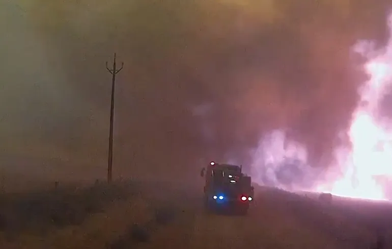 Angstaanjagende dashcam video van bosbrand in Australie
