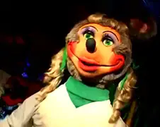 Animatronic Band doet Pop Lock and Drop It