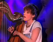 Anna McLuckie doet Get Lucky op harp in Engelse Voice