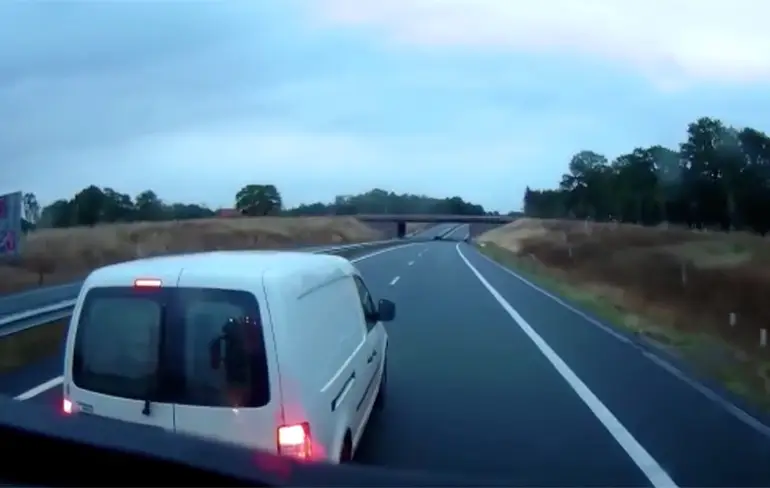 Aso in Caddy doet even een remmentest op de N18
