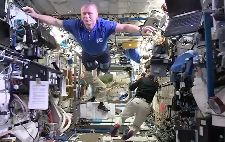 Astronauten doen Mannequin Challenge aan boord van ISS