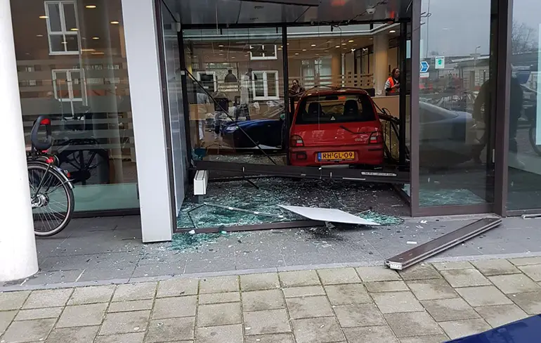 Auto in Lisse is sociale dienst binnen gereden