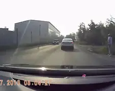 Auto wil even aan de zijkant van de weg stoppen...