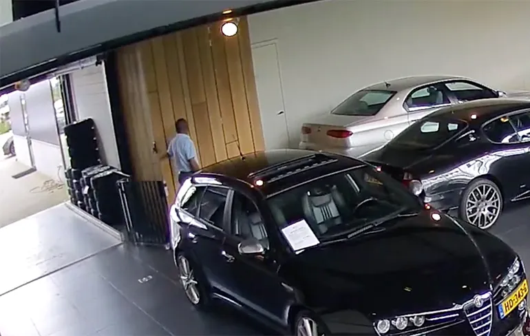 Autodealer Sam van Dalen heeft een boodschap voor dief