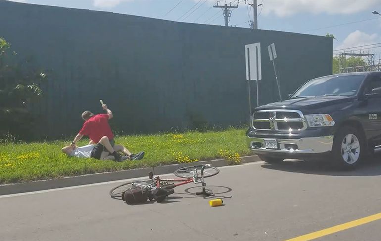 Automobilist in Canadese Peterborough bewerkt 74 jarige fietser met knuppel
