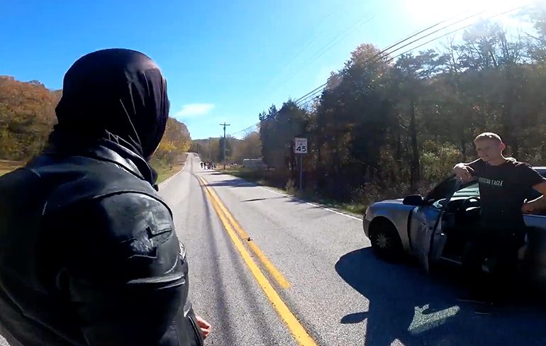 Automobilist in Tennessee gaat er vandoor nadat motorrijder van de weg is getikt