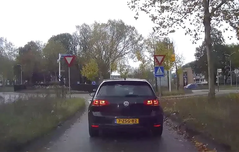 Automobilist in Zutphen is wegmisbruiker