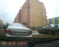 Automobilist probeert te ontkomen na kusje