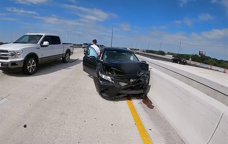 Automobilist verliest even de controle op snelweg in Orlando