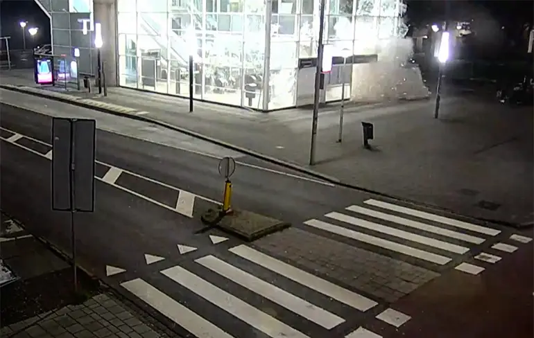 BAM BIEM BAM: Politie Amsterdam geeft beelden vrij van plofkraak Ganzenhoef