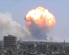BAM! Zonne grote vuurbal in Homs jonguh!