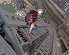 Base Jumpers maken feestje van Princess Tower Dubai