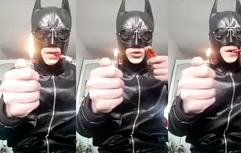Batman maakt een aansteker kapot