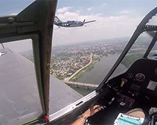 Beelden cockpit noodlanding Grumman ATB Avenger WWII Memorial Flypast