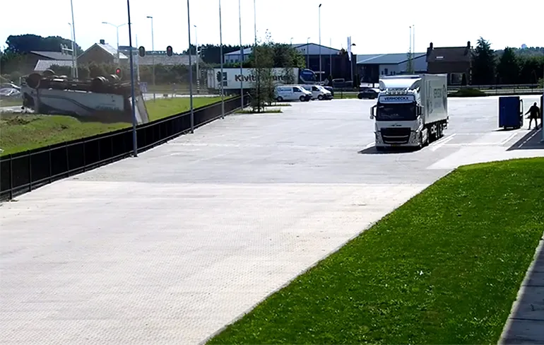 Beelden duiken op van gekantelde vrachtwagen A2 afrit richting Kerkdriel
