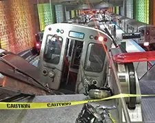 Beelden metro-crash Chicago O'Hare Station