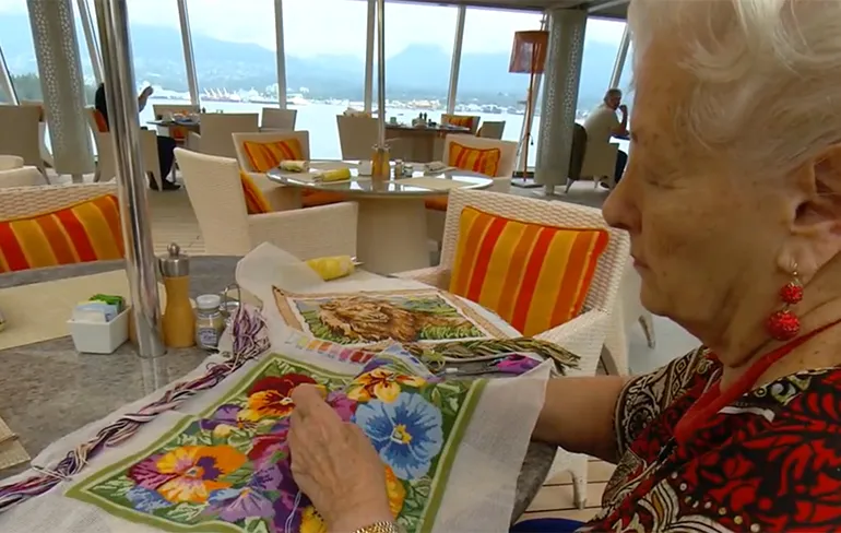 Bejaarde vrouw woont permanent op Cruiseboot