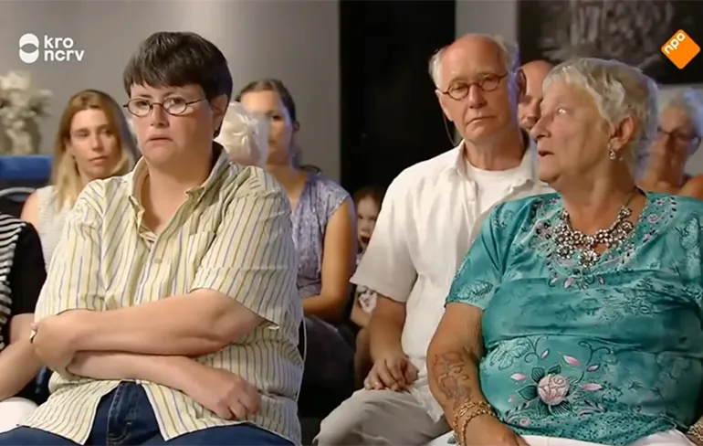 Bekvechtende buurvrouwen Conny en Tilly kunnen elkaars bloed wel drinken