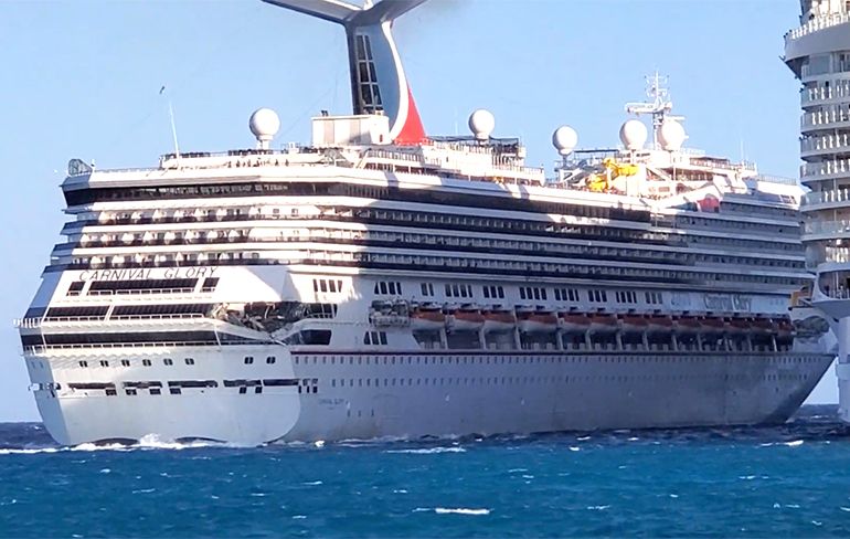 Best knap: Twee cruiseschepen varen tegen elkaar in haven Cozumel
