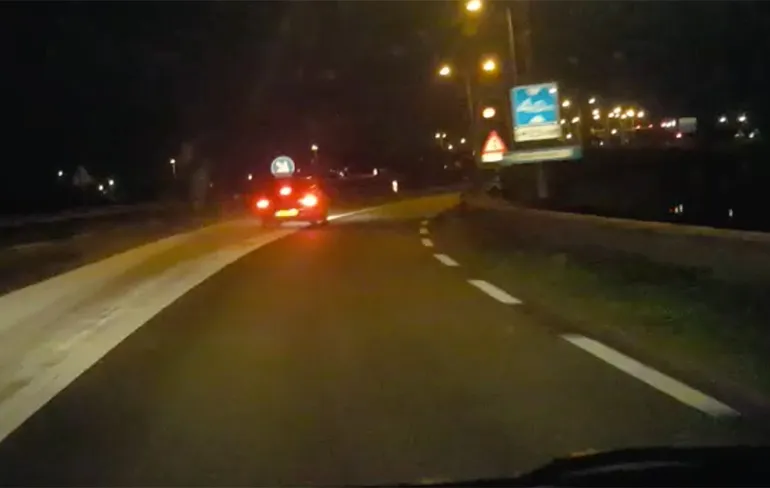 Bestuurder bij Heerhugowaard is een beetje dronken... BAM!