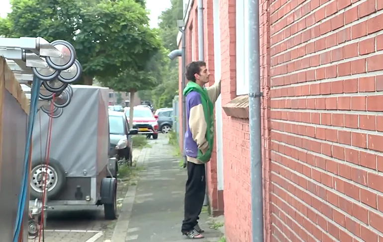 Bizarre situatie in Voorburg: Ondernemer slaapt in bedrijfspand tegen krakers