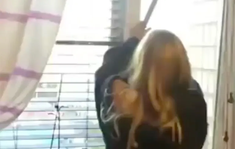 Blijf kijken, dan steek ik wat vuurwerk uit mijn raam af!