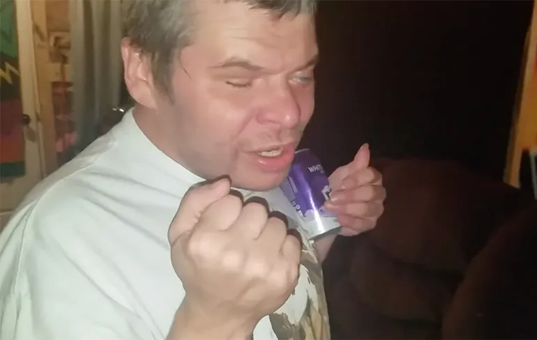 Blinde rapper Blind Fury gooit er een freestyle uit