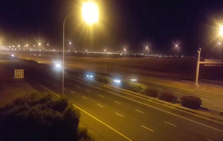BMW F80 M3 maakt verschrikkelijke klapper op snelweg in Kaapstad