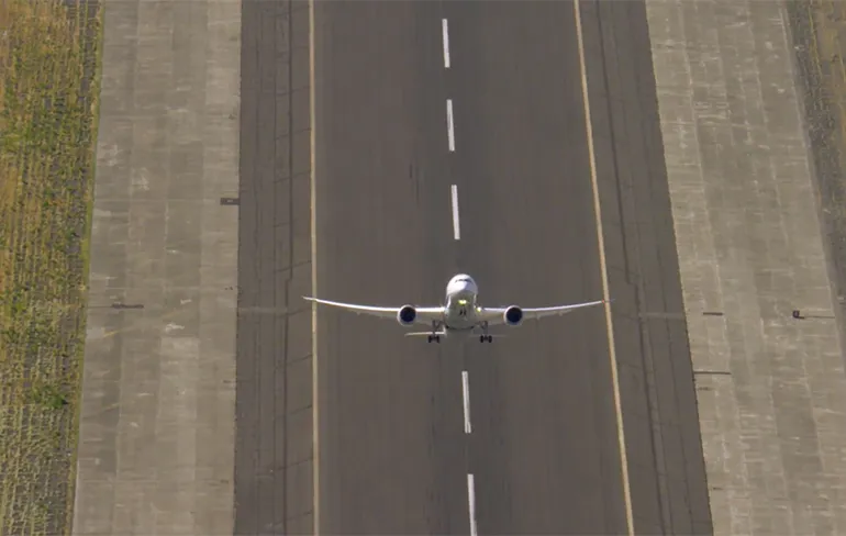 Boeing’s 787-9 Dreamliner oefent voor de Farnborough Airshow 2016