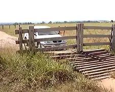 Boertje heeft geniaal hek uitgevonden