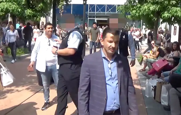 Boevenspotter betrapt zakkenrollers in designer outlet in Roermond
