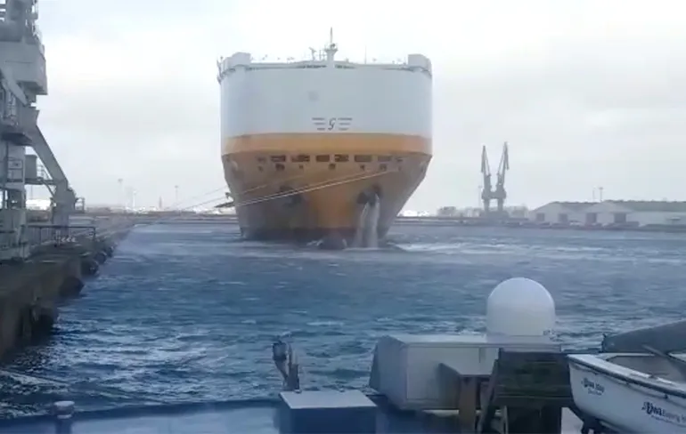 Boot losgeslagen door de storm van maart 2019