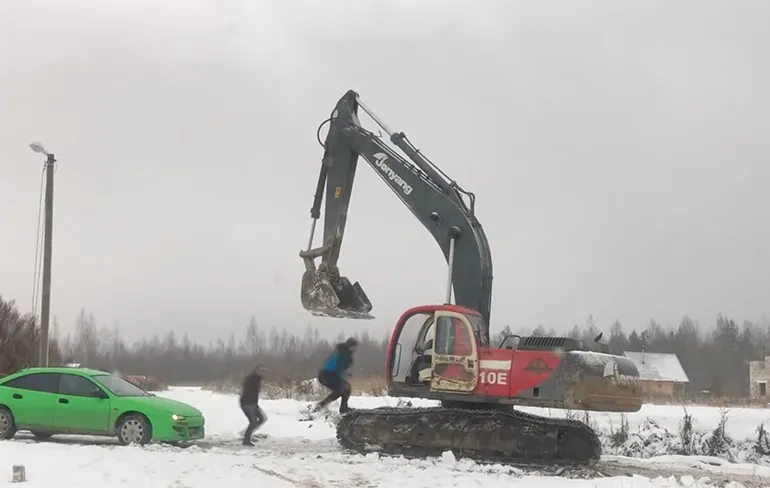 Boris en Pjotr komen de verkeerde graafmachine tegen...