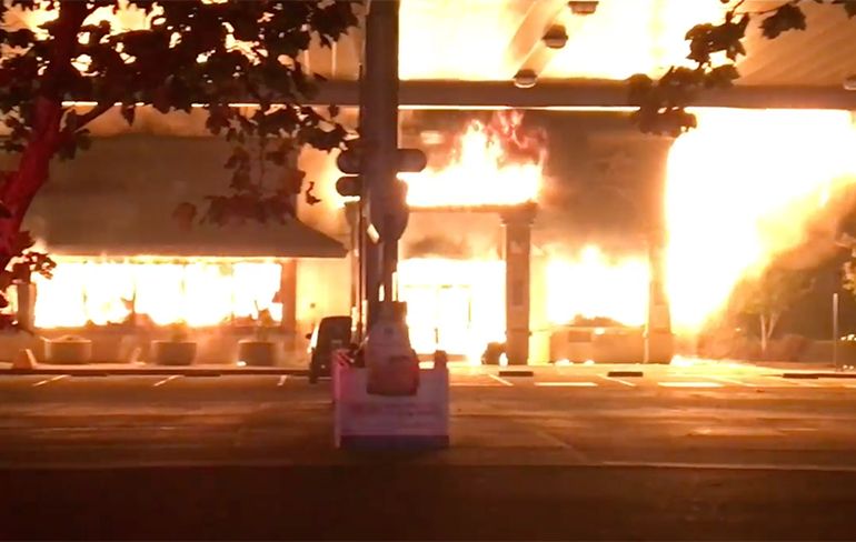 Video Brandweermannen Berkeley naar Santa Rosa om te helpen