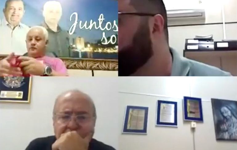 Braziliaans raadslid tijdens online vergadering betrapt op ruiken aan slipje