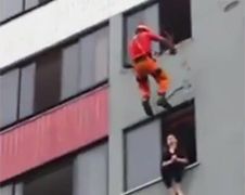 Braziliaanse brandweerman redt suïcidale met ninja actie