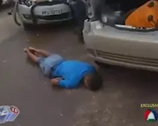 Braziliaanse verslaggever probeert dood iemand te interviewen