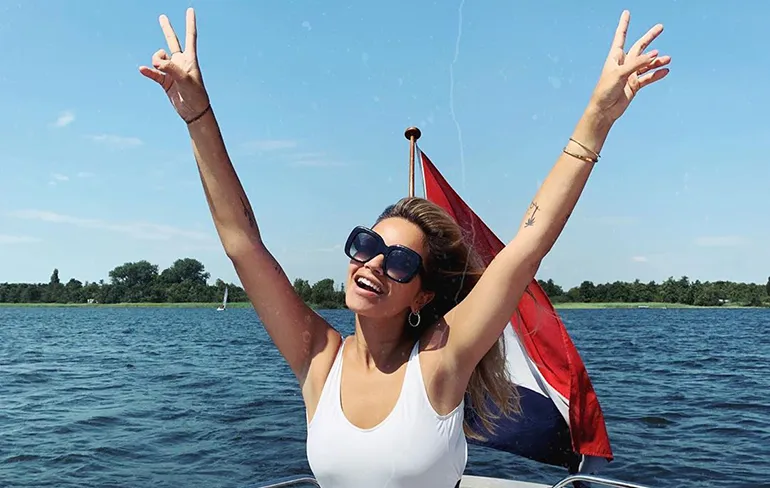 Brekend Nieuws: MILF Monica Geuze is weer vrijgezel!