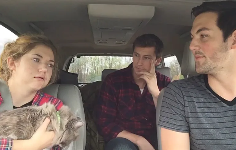 Broer laat zusje geloven dat er een Zombie Apocalypse is uitgebroken!