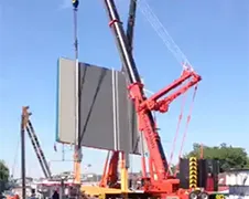 Zeker 20 gewonden na omvallen twee kranen in Alphen aan den Rijn