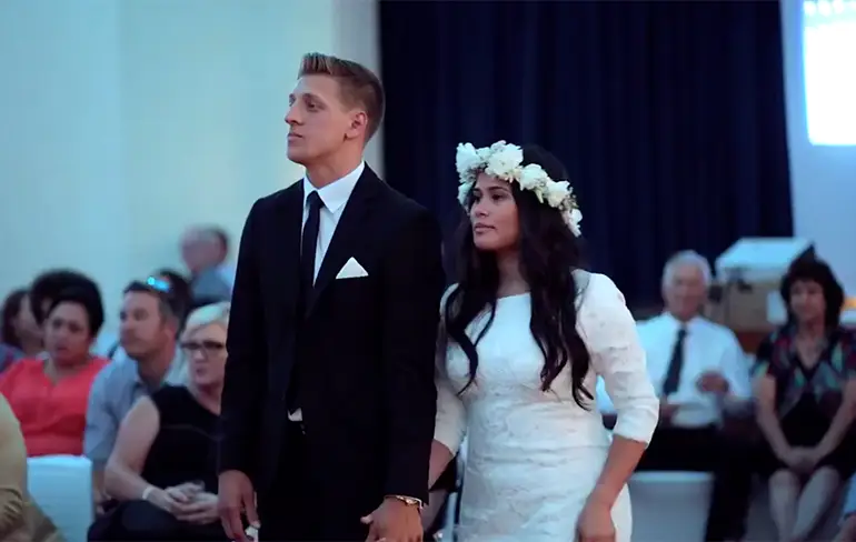 Bruid in tranen vanwege speciale HAKA op bruiloft