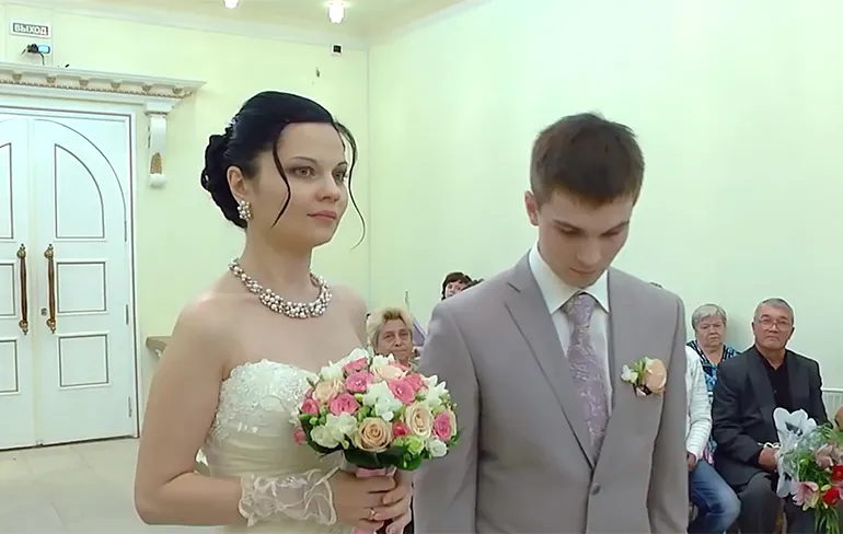 Bruidegom vindt trouwen iets te spannend en valt flauw