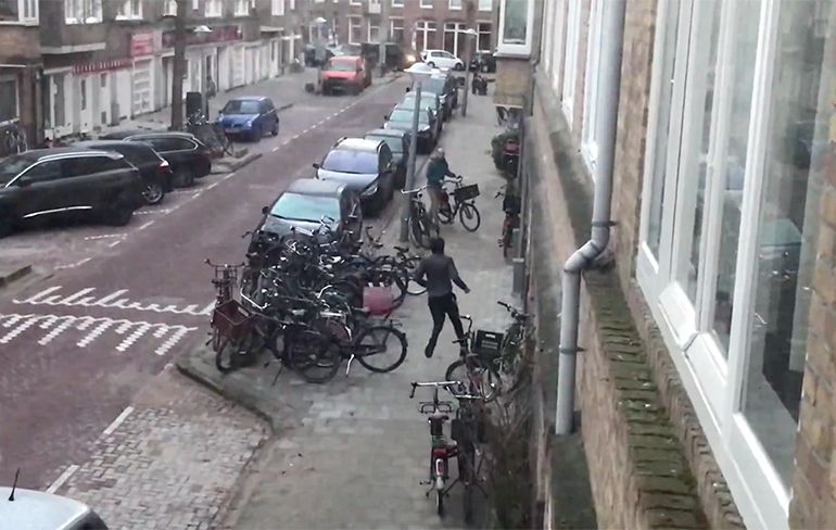 Burgers houden voortvluchtige autodieven aan in Amsterdam
