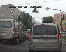 Busje in Rusland doet een beetje boel gek...