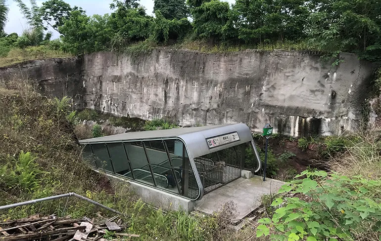 Caojiawan Station in China, het meest bizarre metrostation ter wereld!